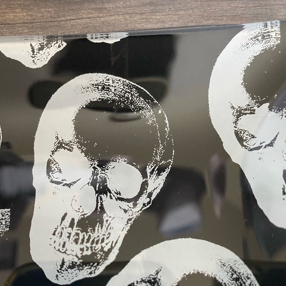 Black Glass Plate With White Skulls - Picture 2 of 3
